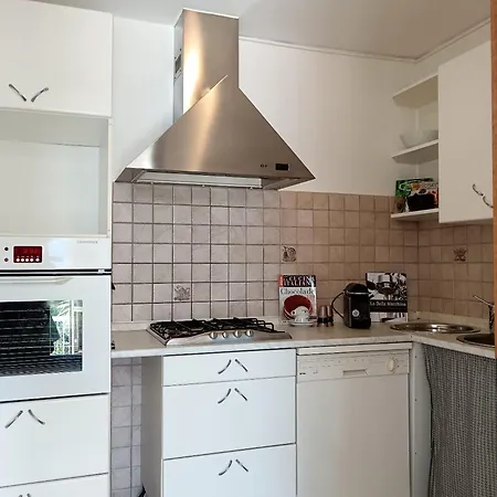 Sonia Raphael * 포그나나 라리오