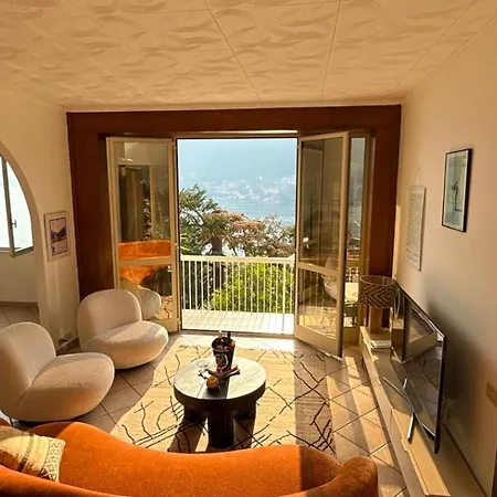 아파트 Sonia Raphael *